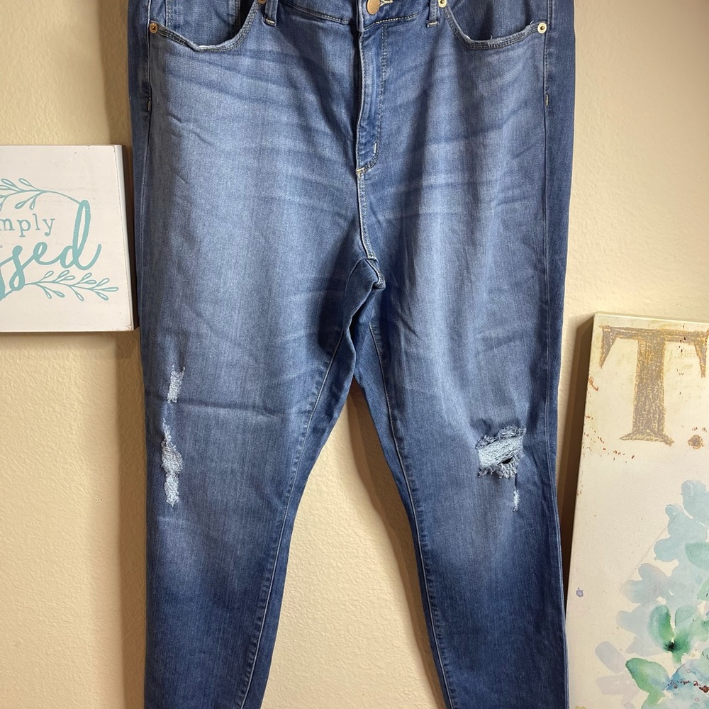 🚨•NWOT•Universal Thread 🧵Mid-Rise Skinny Jeans